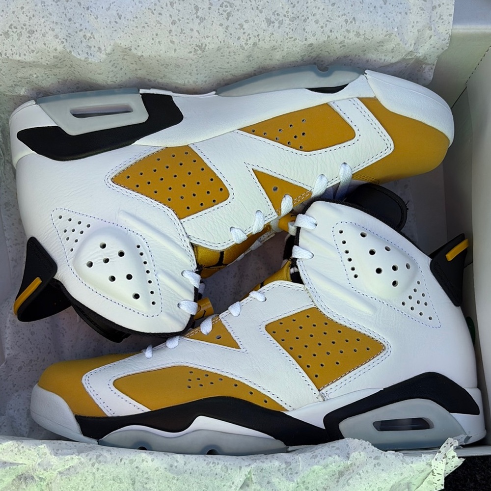 Jordan Athletic Shoes White and Gold Air Jordan 6